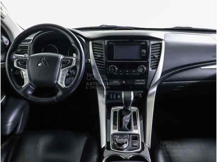 Mitsubishi Pajero Sport III