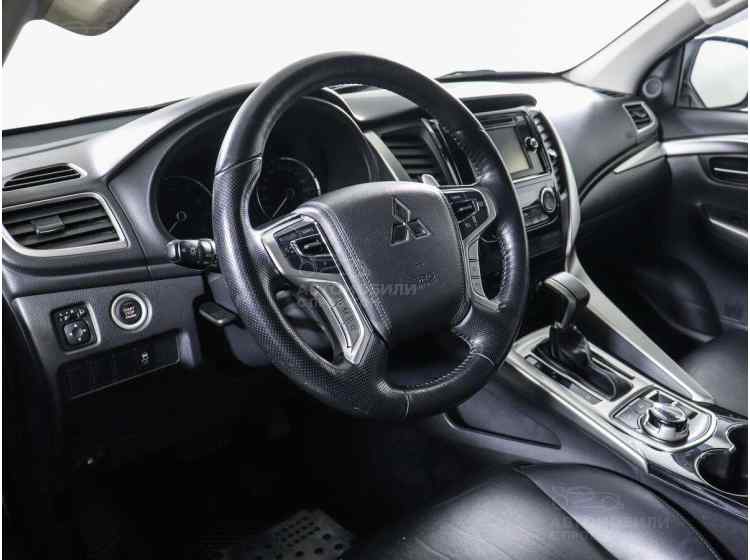 Mitsubishi Pajero Sport III