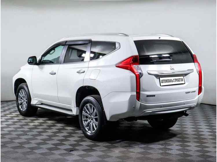 Mitsubishi Pajero Sport III