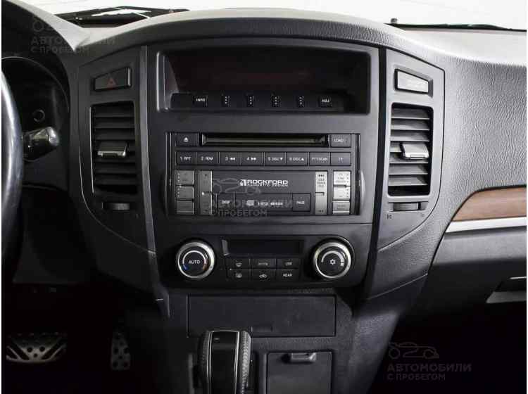 Mitsubishi Pajero IV