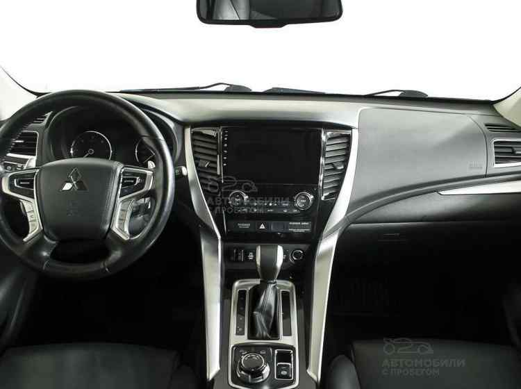 Mitsubishi Pajero Sport III