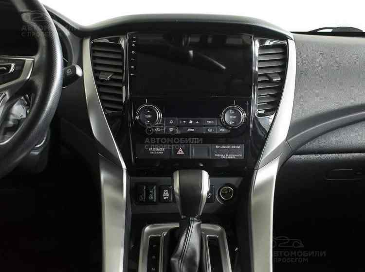 Mitsubishi Pajero Sport III