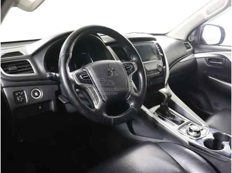 Mitsubishi Pajero Sport III